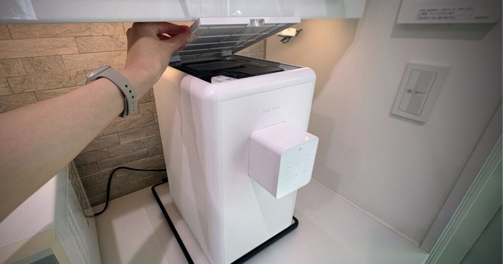 フタが吊り棚に当たる!上からの給水がスムーズにできない